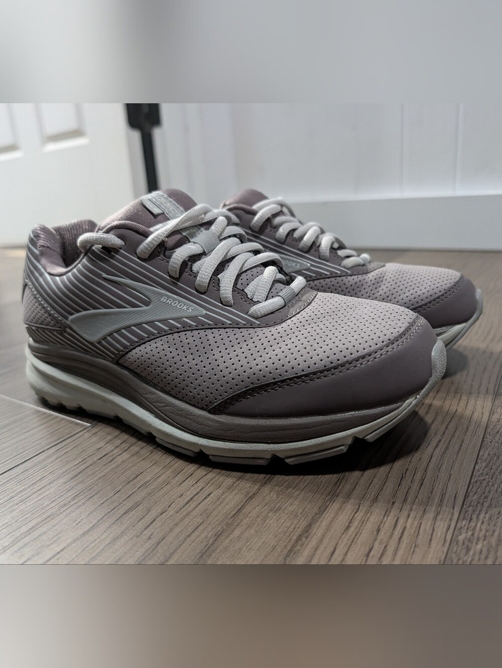 Brooks Addiction Walker Suede Women's Walking Shoes View 5
